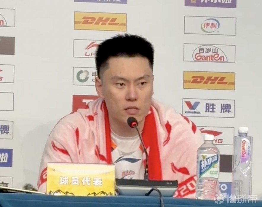 李弘权：今天主要赢在了篮板球上，打到现在再累也要咬牙坚持