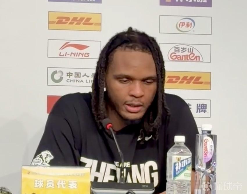 卡尔顿：我们要专注于下一场比赛，相信自己还是有机会赢球的