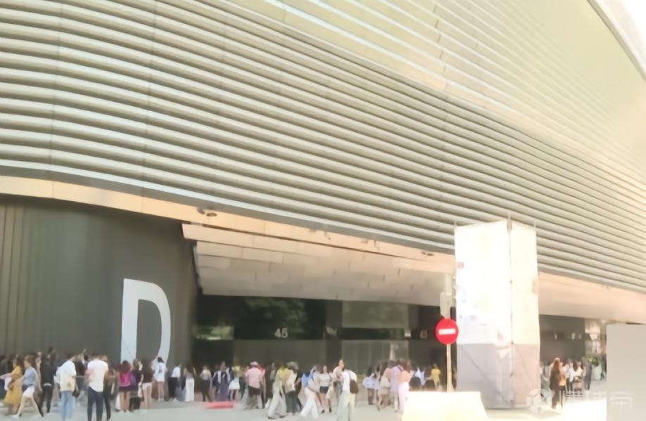 世体：伯纳乌周边居民抗议球场办演唱会，指责皇马无节制牟利