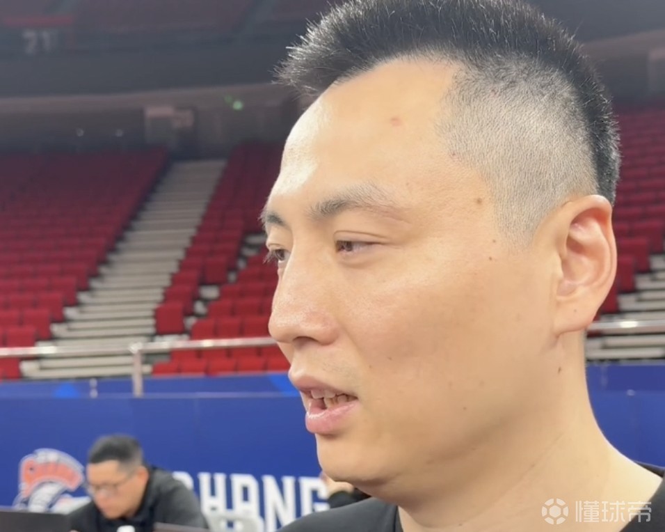 卢伟：总决赛的舞台已经交给球员，年轻和冲击力是我们的优势