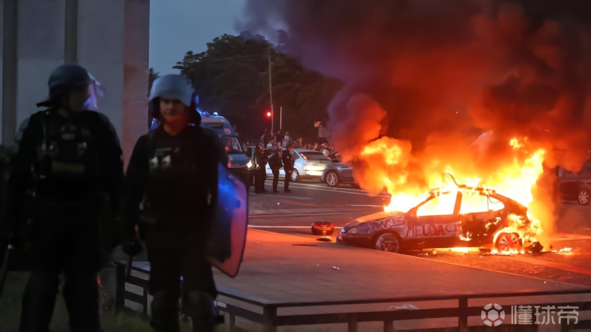 马卡：巴黎欧冠夺冠庆祝死亡人数升至3人，两男子坠河身亡