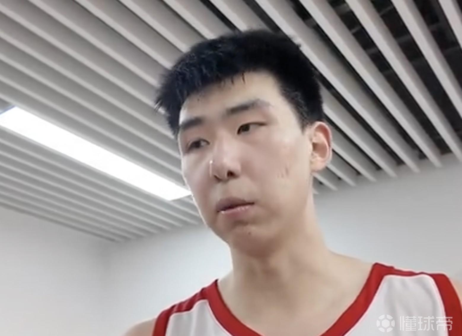 徐昕：重回国家队更加自信了，告诉王俊杰得多给我传俩球呀