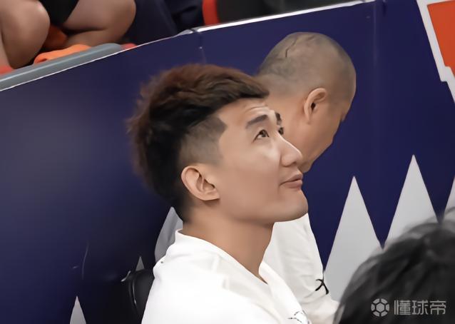 记者：打封闭登场付出了一切，浙江球迷最不应该骂的就是孙铭徽