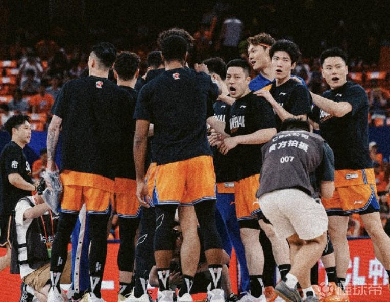 上海大鲨鱼时隔24年再次夺得CBA总冠军，上一次还是姚明带队