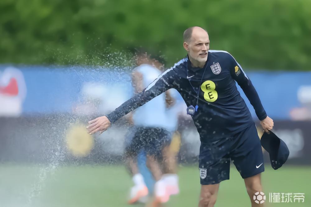 天空：英格兰赛程十分紧张，今夏有意转会球员几乎没时间签约