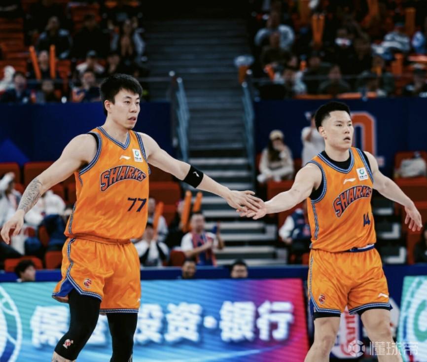 媒体人：上海今夏10人合同到期，剩余两个顶薪或给张镇麟和李弘权