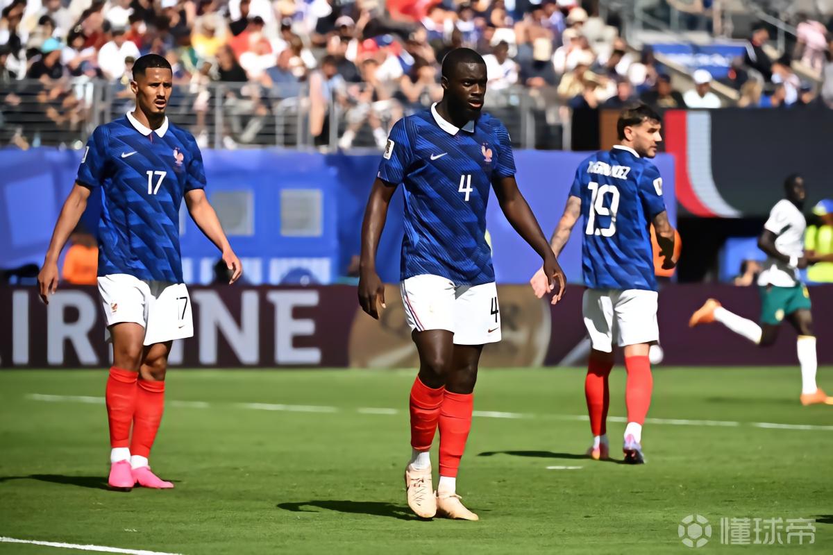 法国3-1塞内加尔，科斯切尔尼：法国的中卫组合冷静且互补